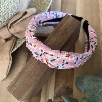 Pink alice band with daisies Pink alice band with daisies